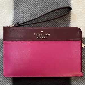Kate Spade New York Staci Colorblock Medium L-Zip Leather Wristlet in Fushia